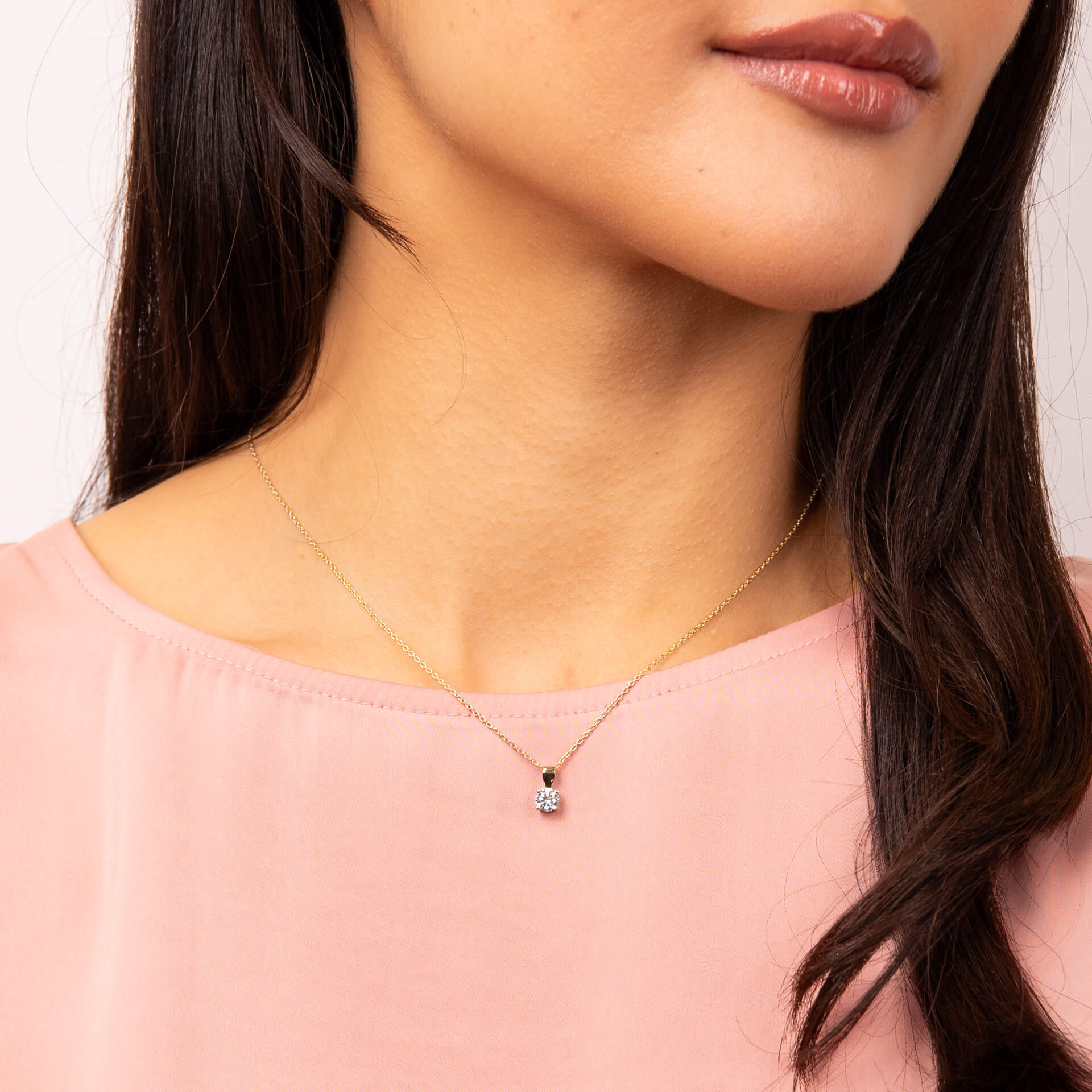 Diamonfire Anhänger mit vier Krallen und Karat