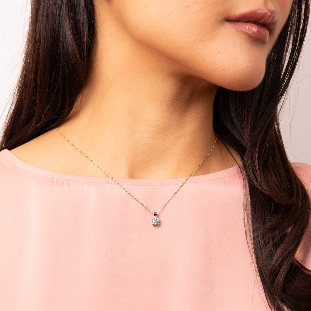 Diamonfire Anhänger mit vier Krallen und Karat