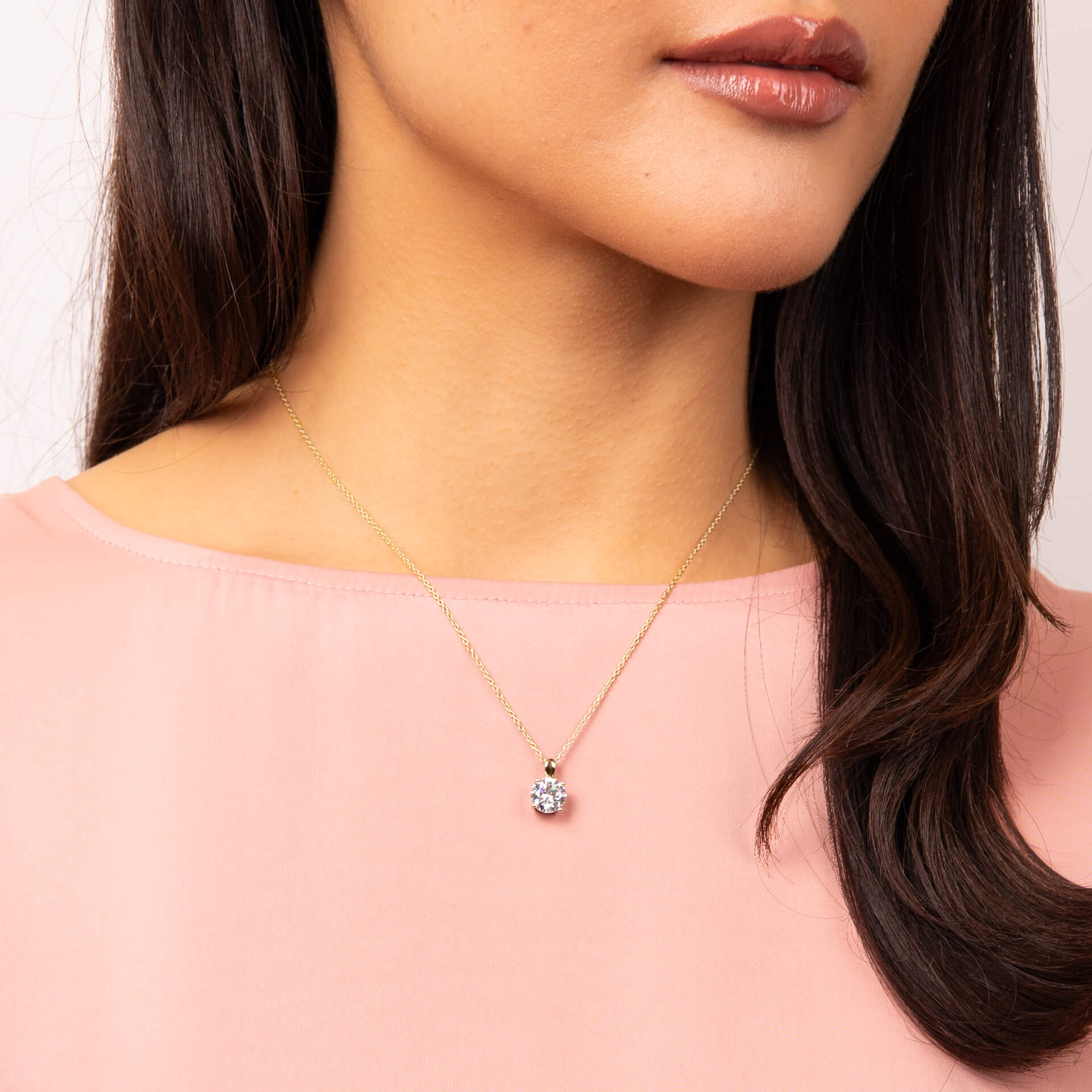 Diamonfire Anhänger mit vier Krallen und Karat