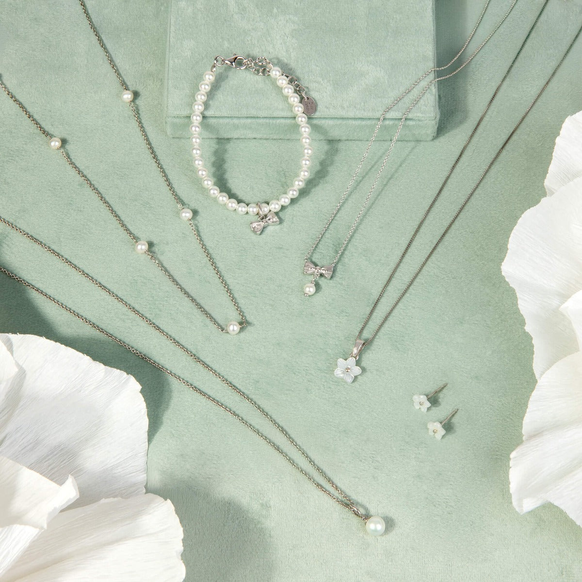 D For Diamond Pearl Station Necklace with Diamond