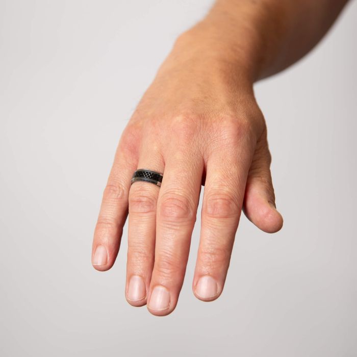 Fred Bennett Wolframring mit schwarzer Carbonfaser-Einlage