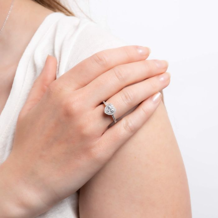 Diamonfire Herzring mit Zirkonia-Paveeinfassung