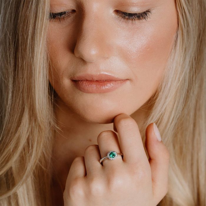 Diamonfire Ring mit runden, farbigen Zirkonia