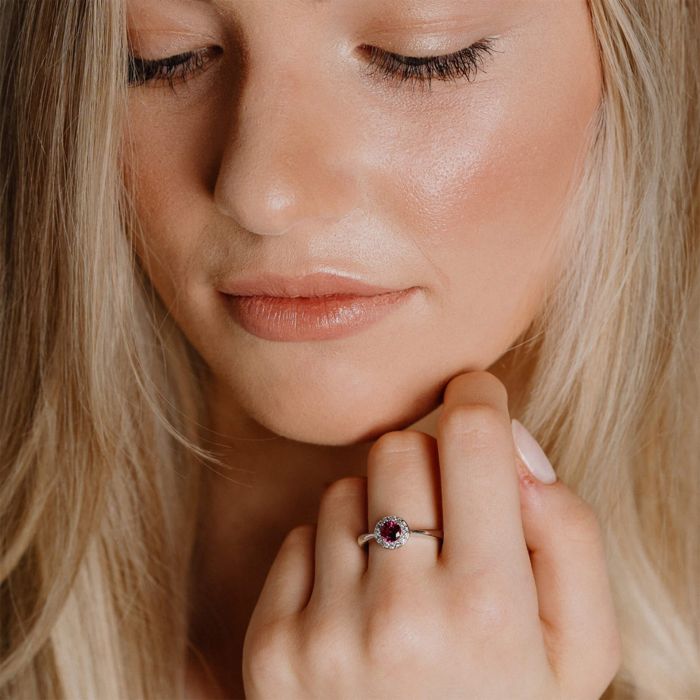 Diamonfire Ring mit runden, farbigen Zirkonia