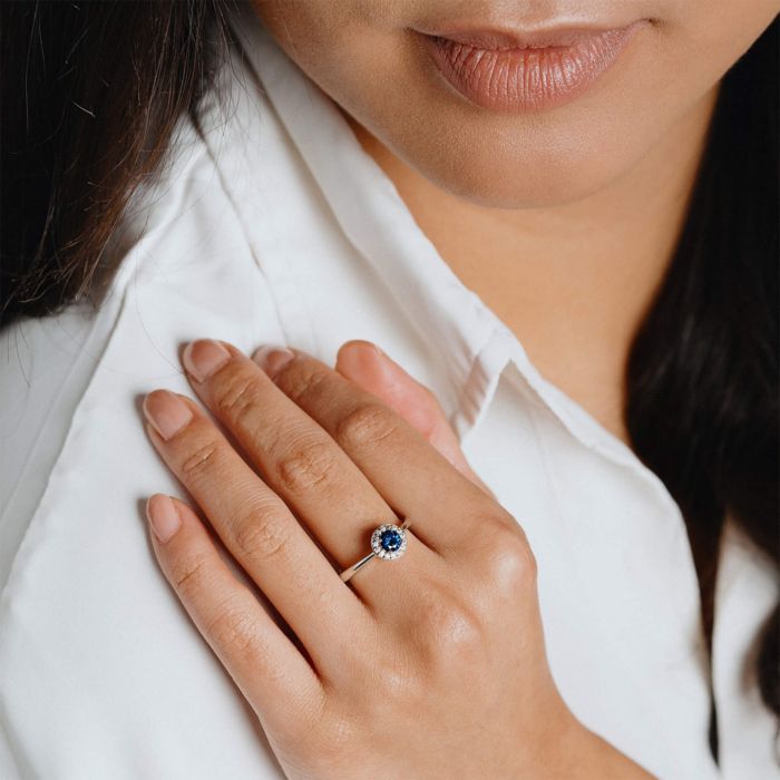 Diamonfire Ring mit runden, farbigen Zirkonia