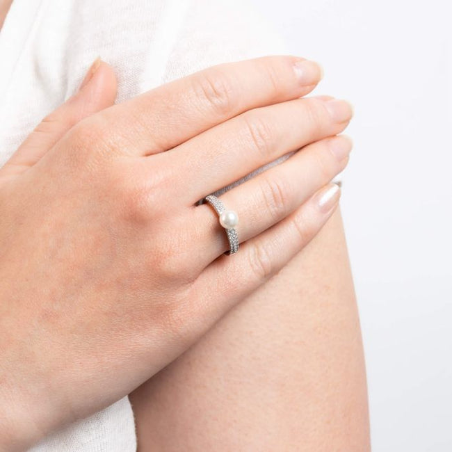 Diamonfire Muschelkernperlenring mit Zirkonia Schultern