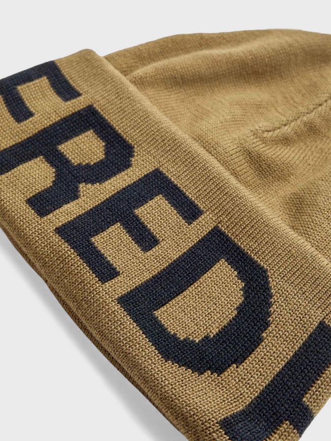 Pletená čepice Fred Perry s nadměrným logem, odstín Stone Black