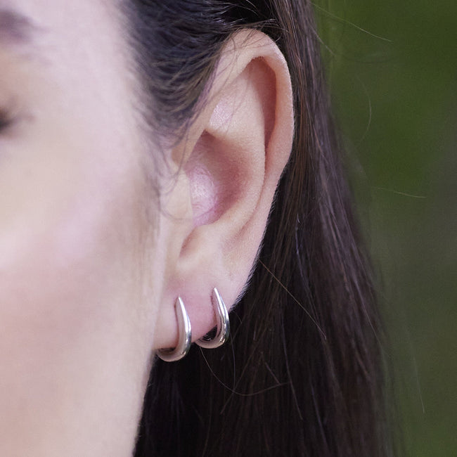 Pendientes Huggie de Garra