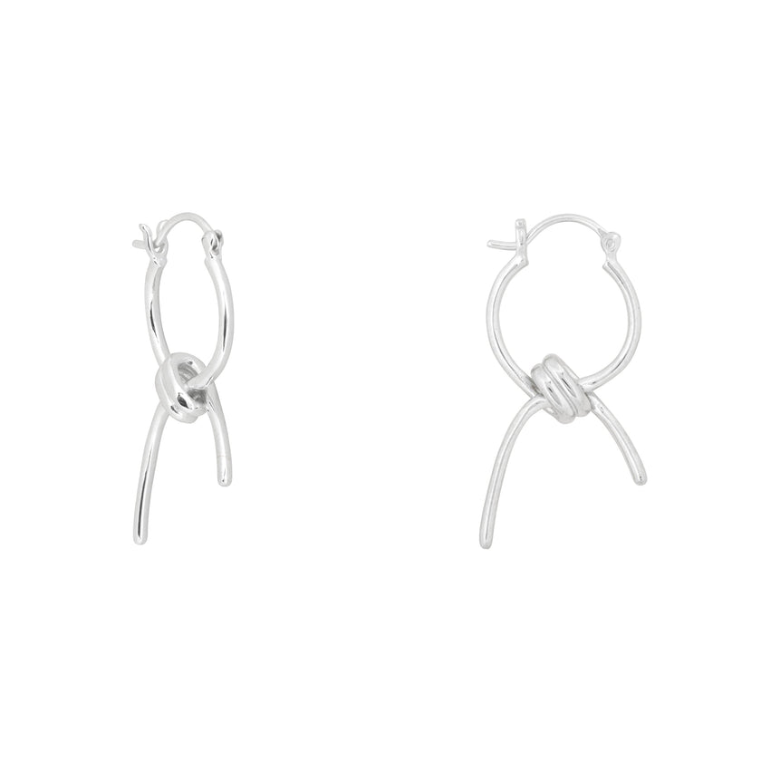 Pendientes de aro anudados plateados