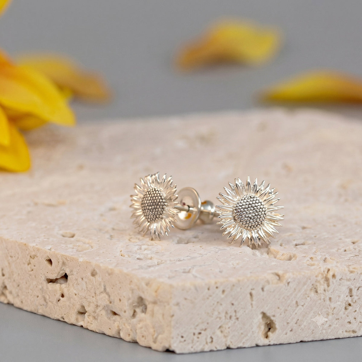 Pendientes de plata con diseño de girasol