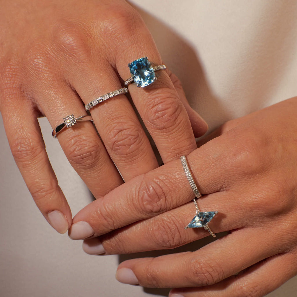 Elements Gold Statement-Ring mit Halbedelstein und Diamantbesatz an den Seiten
