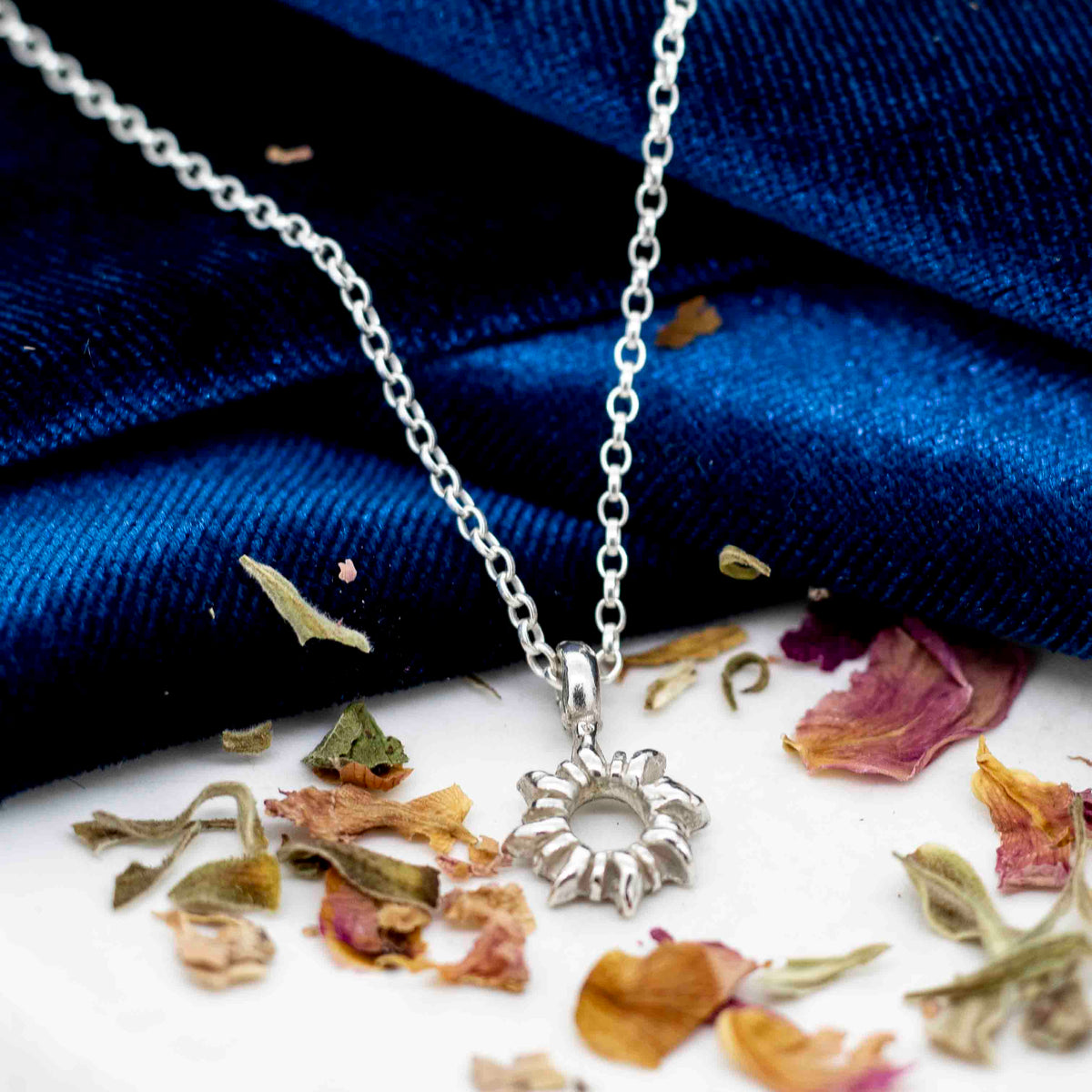 Collar Talismán de Girasol Plateado