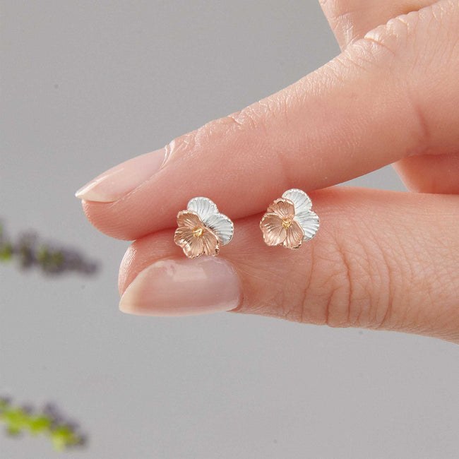 Ohrstecker aus Silber und Roségold mit Veilchenblüten